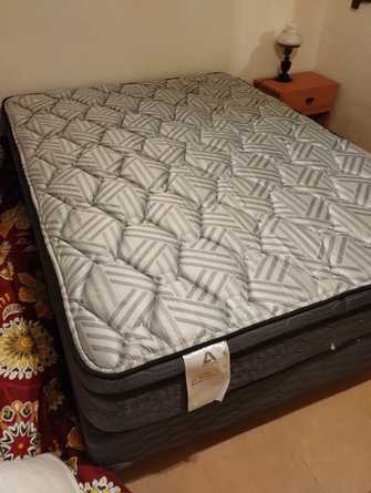 Habitación principal con cama doble