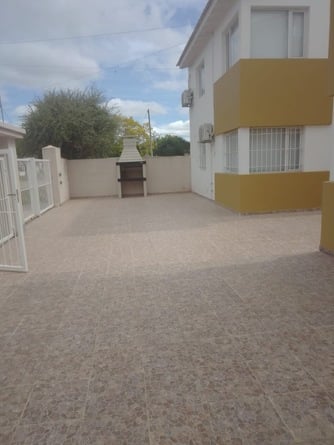 Exterior frontal de la propiedad